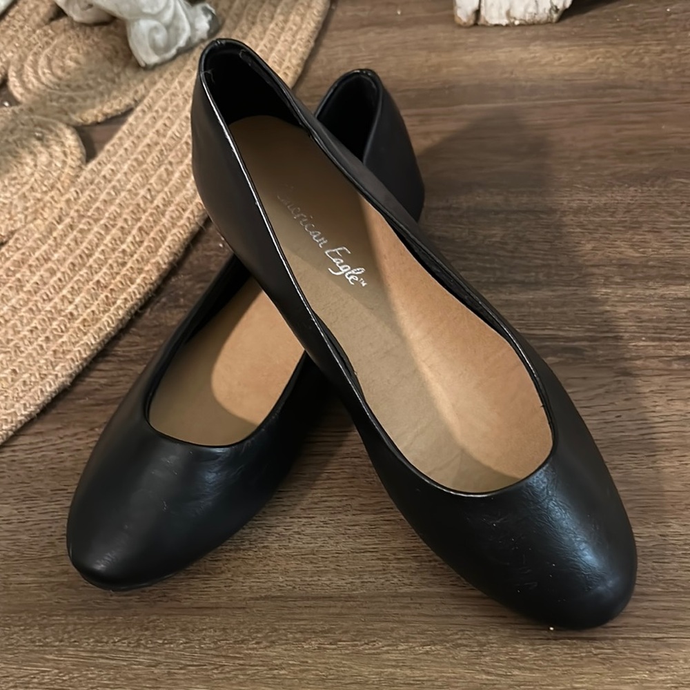American Eagle Outfitters Black Flats Timeless Elegance Sz 5.5